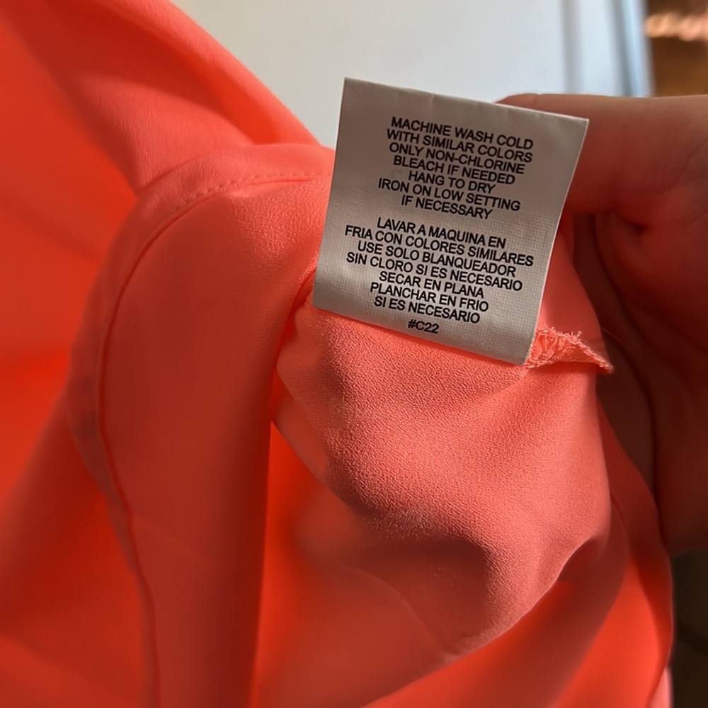 Lily White v neck top - Picture 3 of 4